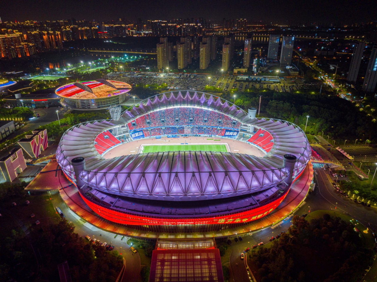 漢超揭幕戰(zhàn)門(mén)票開(kāi)售在即，美食生活薈、百萬(wàn)消費(fèi)券、千元福利包等您來(lái)享