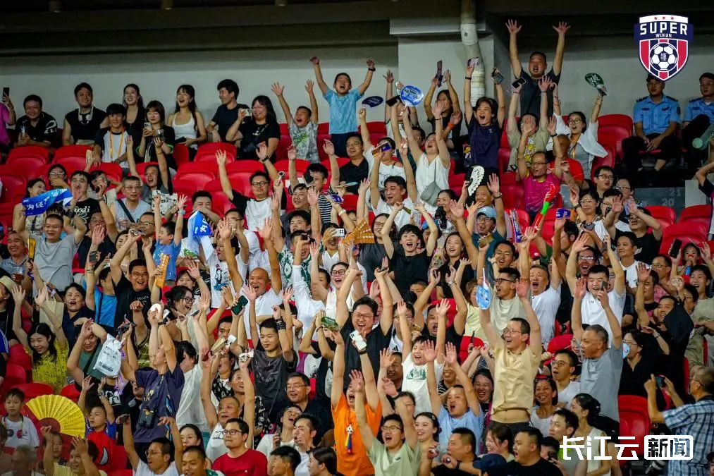 湖北發(fā)布 | 湖北這場(chǎng)草根球賽，8元門票踢出上億消費(fèi)