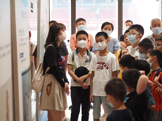 “慶華誕 迎國慶”第二屆武漢經(jīng)開區(qū)全民健身嘉年華——2021楚才小記者走進(jìn)軍運(yùn)會(huì)場館研學(xué)活動(dòng)成功舉辦(圖2) “慶華誕 迎國慶”第二屆武漢經(jīng)開區(qū)全民健身嘉年華——2021楚才小記者走進(jìn)軍運(yùn)會(huì)場館研學(xué)活動(dòng)成功舉辦(圖2)