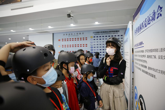 “慶華誕 迎國慶”第二屆武漢經(jīng)開區(qū)全民健身嘉年華——2021楚才小記者走進(jìn)軍運(yùn)會(huì)場館研學(xué)活動(dòng)成功舉辦(圖3) “慶華誕 迎國慶”第二屆武漢經(jīng)開區(qū)全民健身嘉年華——2021楚才小記者走進(jìn)軍運(yùn)會(huì)場館研學(xué)活動(dòng)成功舉辦(圖3)